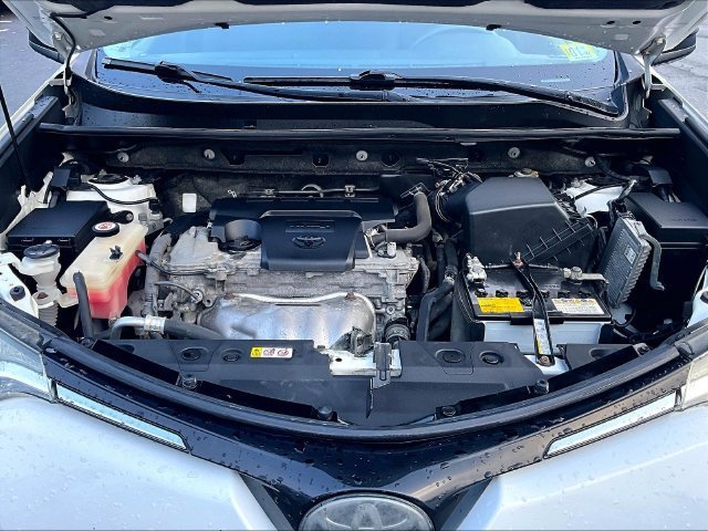Used 2018 Toyota RAV4 LE AWD/4WD image 10