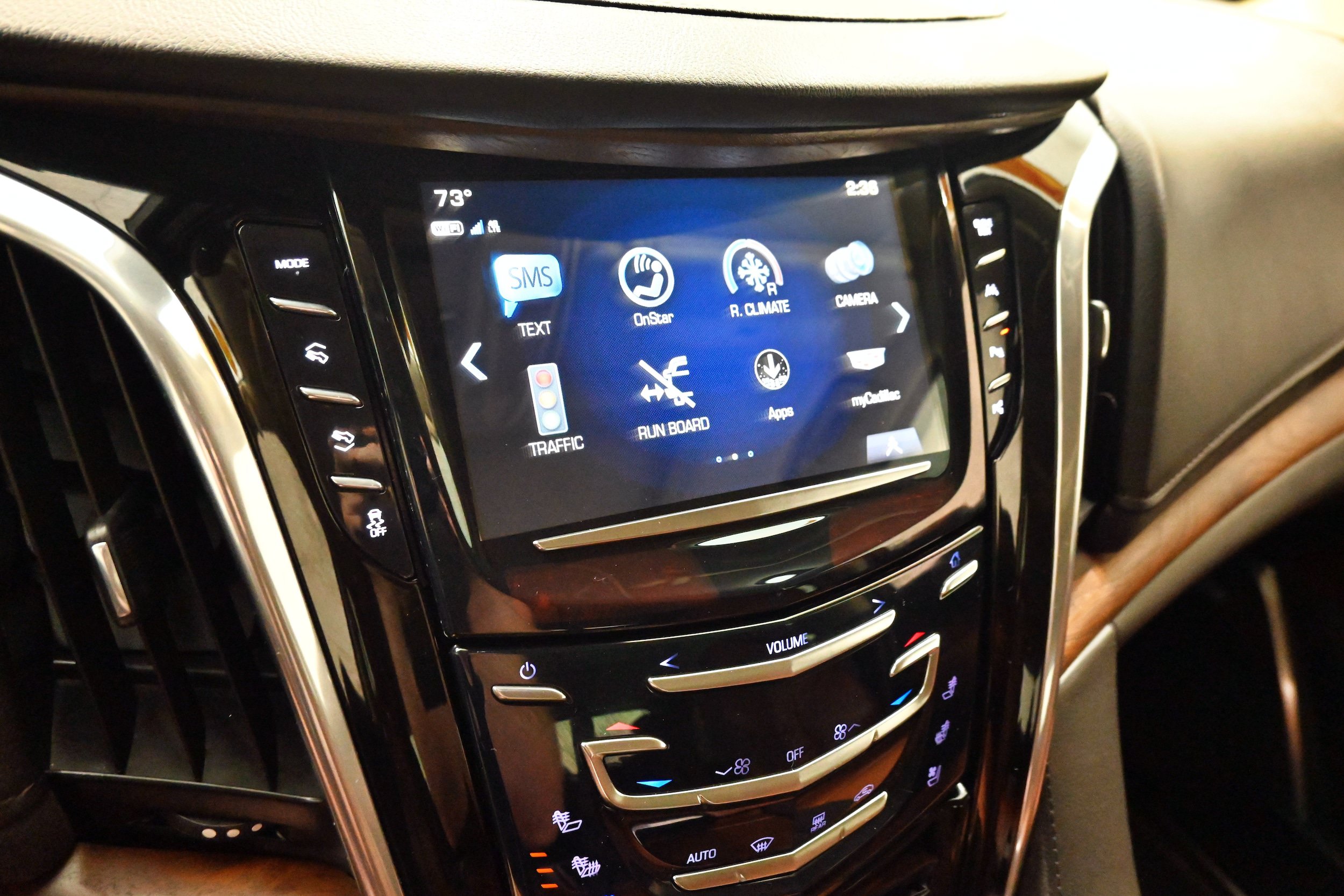 Used 2019 Cadillac Escalade Premium Luxury AWD/4WD image 15