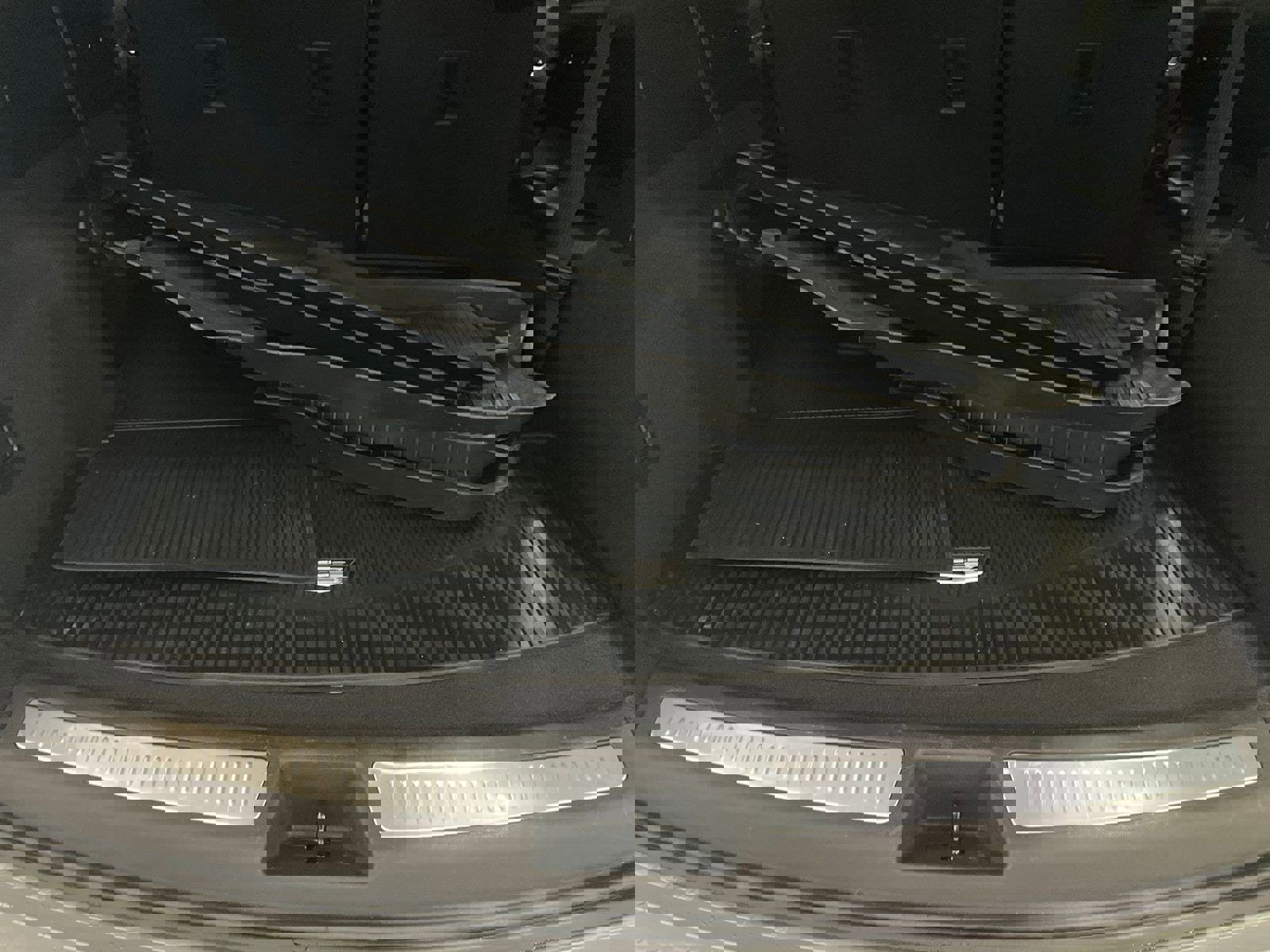 Used 2025 Cadillac XT6 Premium Luxury w/ Platinum Package AWD/4WD image 24