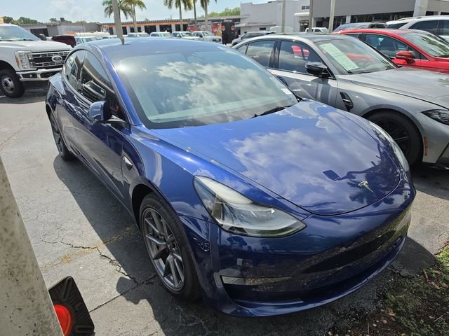 Used 2023 Tesla Model 3 Standard Range image 2