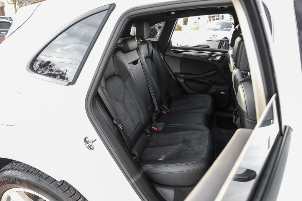Used 2020 Porsche Macan AWD/4WD image 40