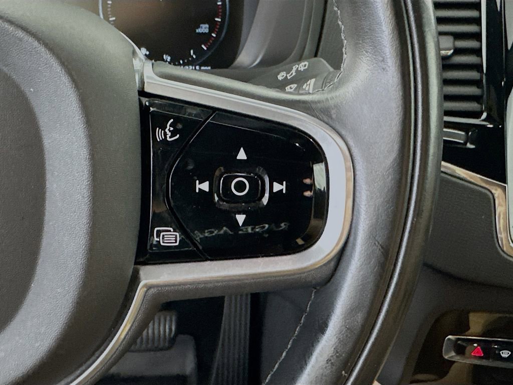 Used 2018 Volvo XC90 T5 Momentum w/ Momentum Plus Package FWD image 27