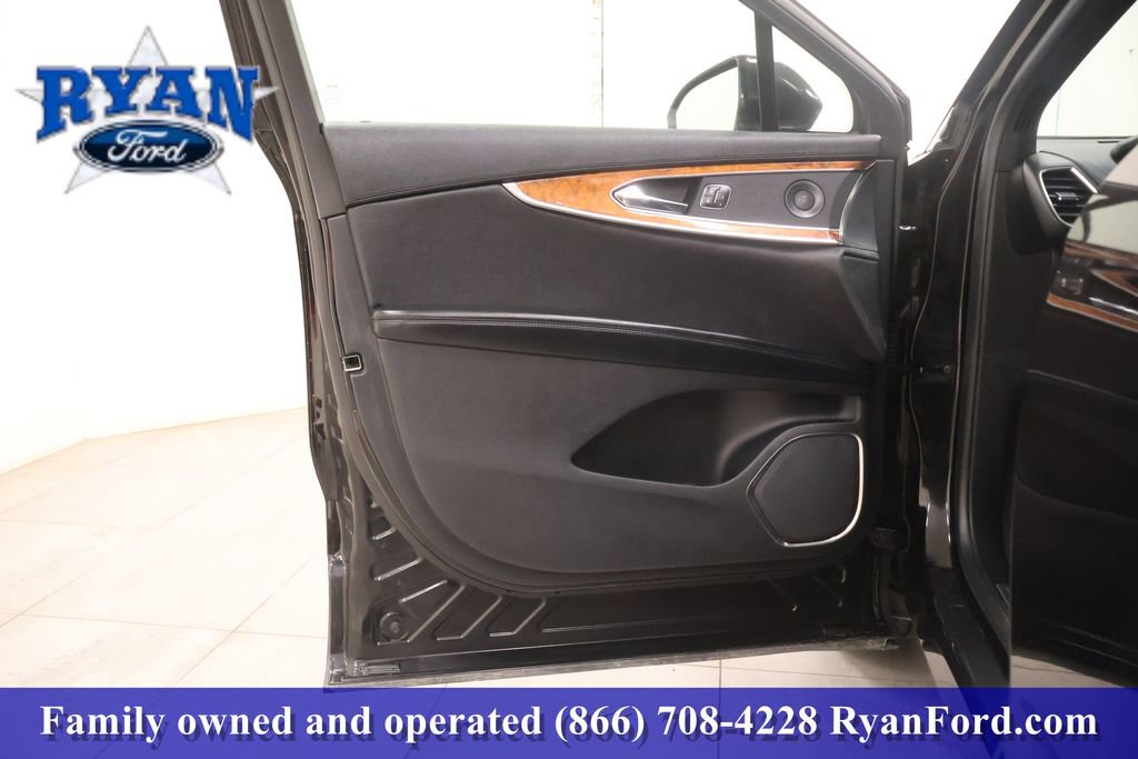 Used 2020 Lincoln Nautilus Reserve w/ Cargo Utility Package image 9