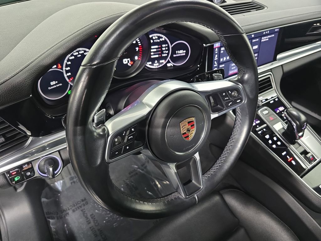 Used 2020 Porsche Panamera RWD image 4