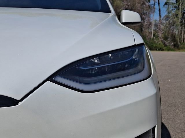Used 2022 Tesla Model X image 11