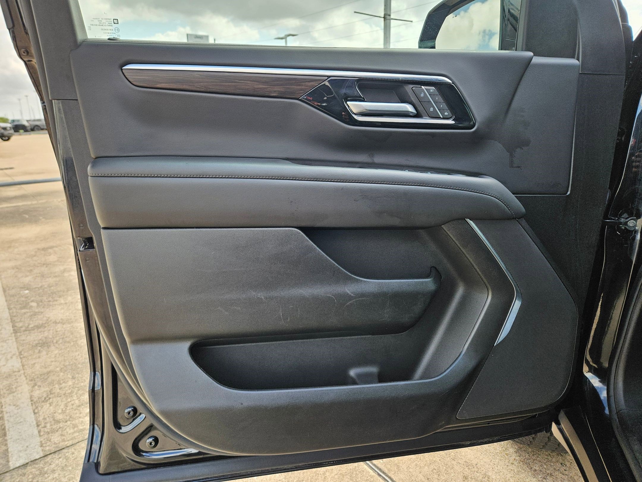 Used 2025 Chevrolet Suburban Z71 AWD/4WD image 14