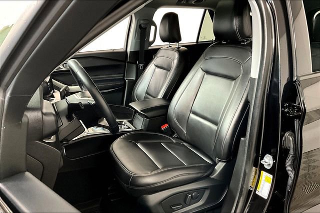 Used 2023 Ford Explorer XLT w/ Equipment Group 202A image 25