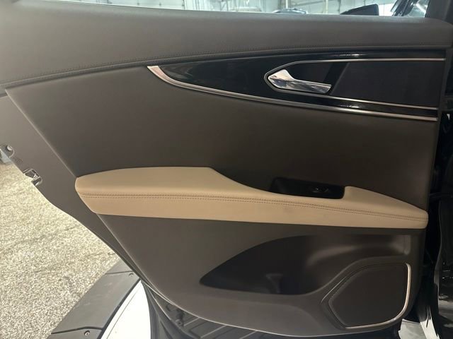 Used 2022 Lincoln Nautilus AWD image 22