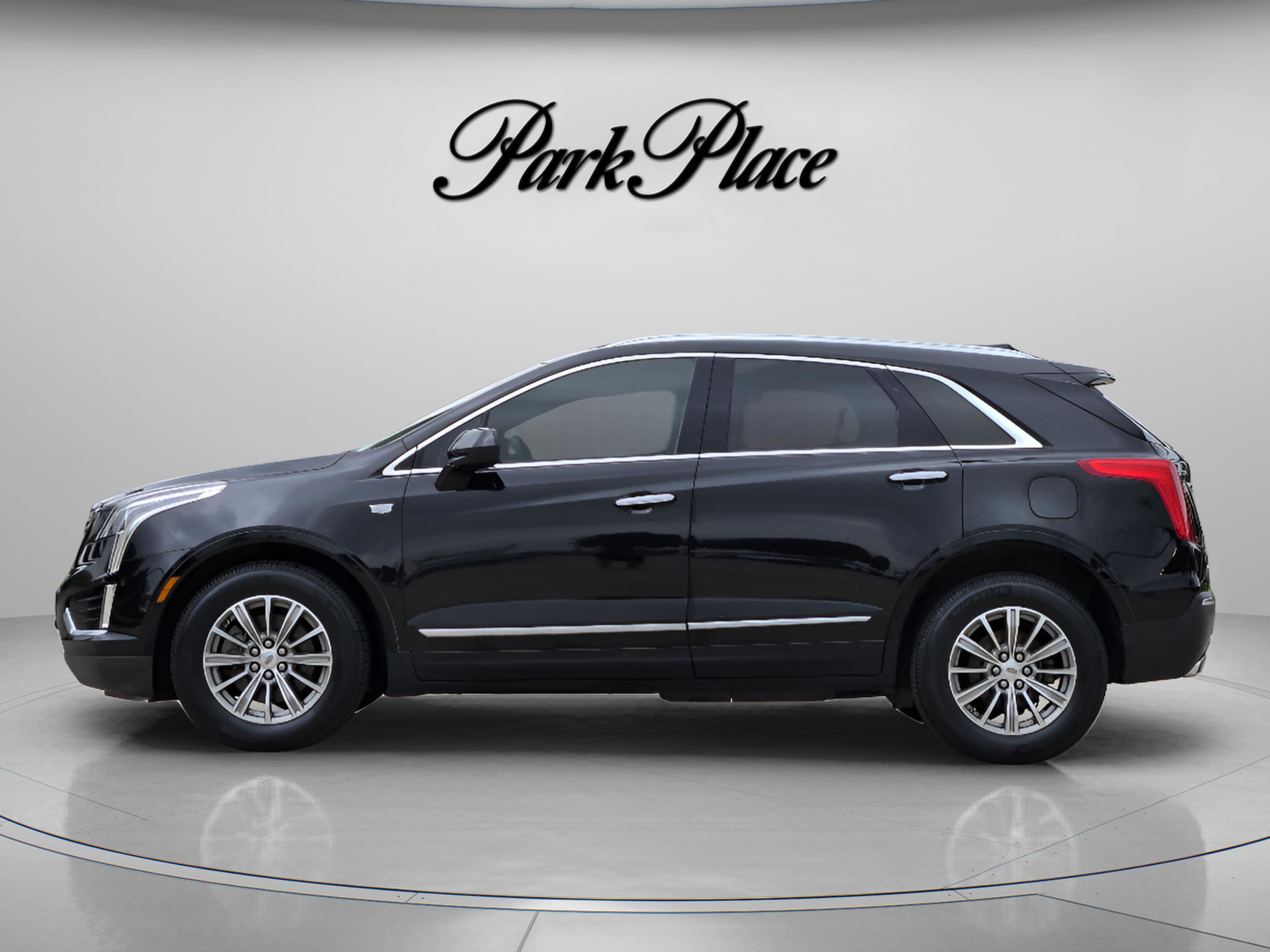 Used 2017 Cadillac XT5 Luxury w/ Driver Awareness Package AWD/4WD image 2