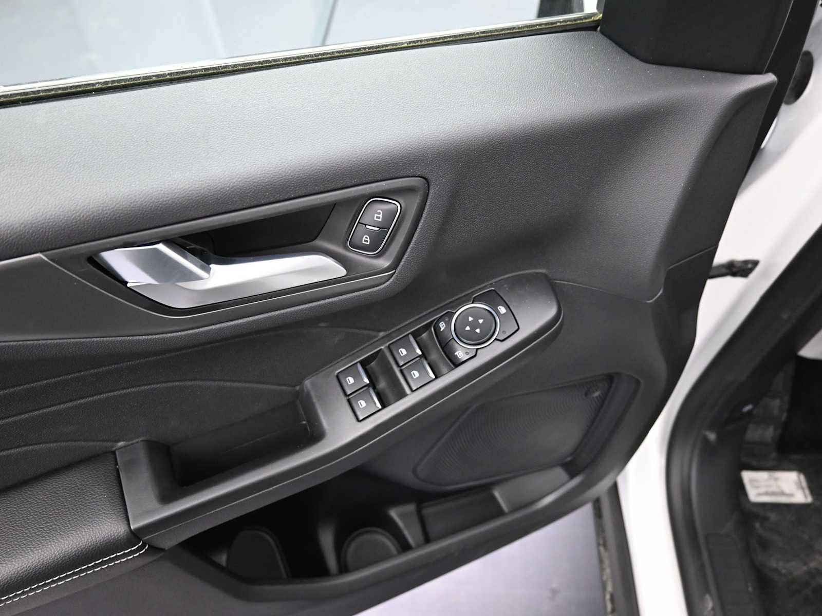 New 2025 Ford Escape SE FWD image 14