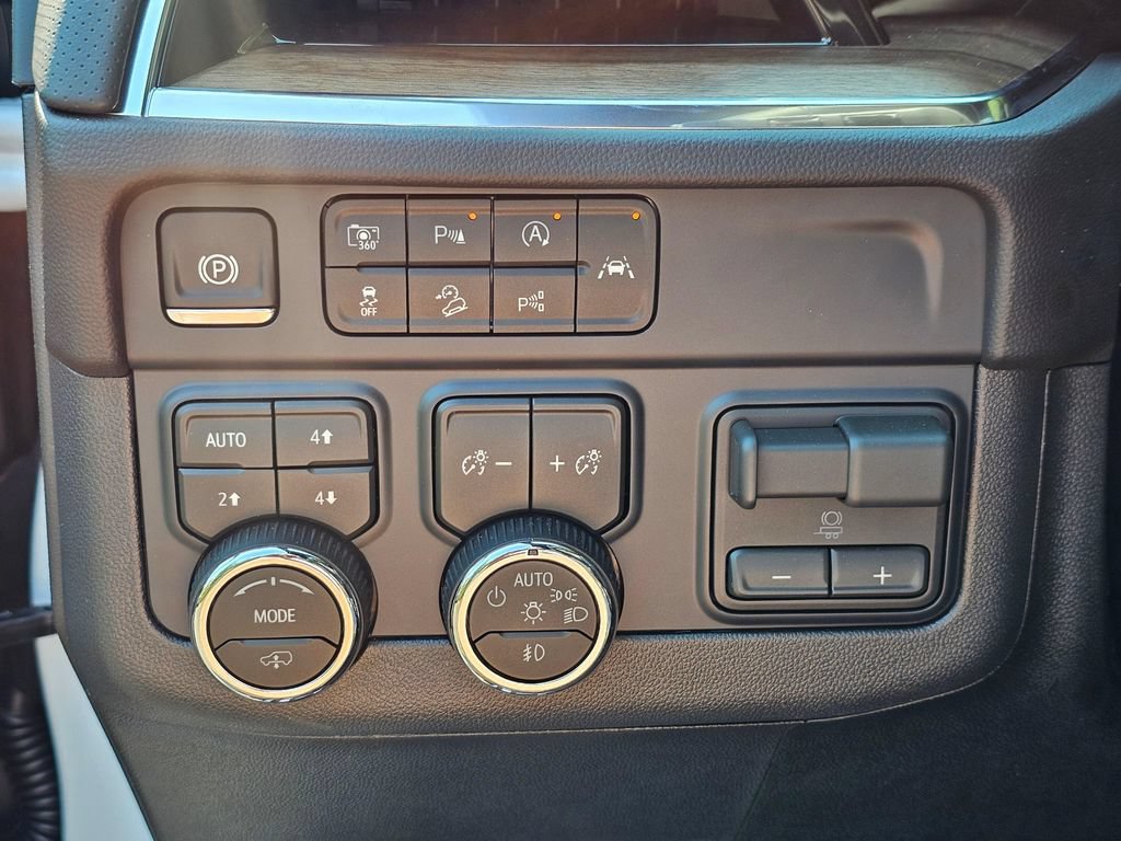 New 2026 Chevrolet Suburban High Country AWD/4WD image 27