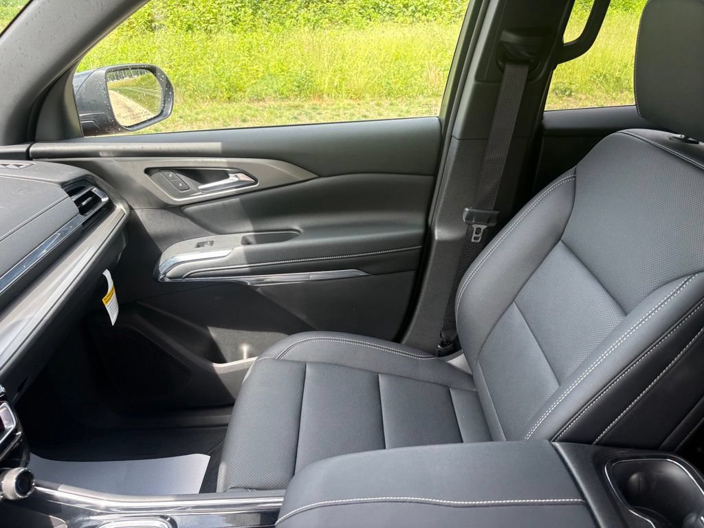 New 2026 Chevrolet Traverse LT w/ Driver Confidence Package AWD/4WD image 17
