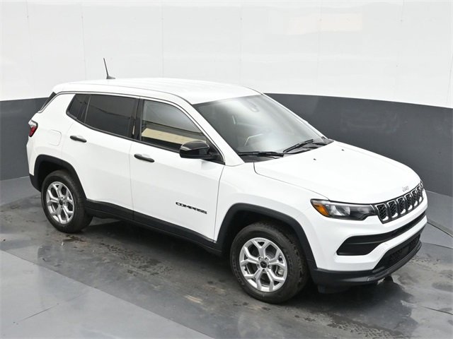 Used 2025 Jeep Compass Sport image 29