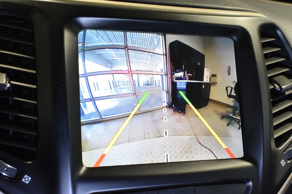 Used 2016 Jeep Cherokee Limited image 23