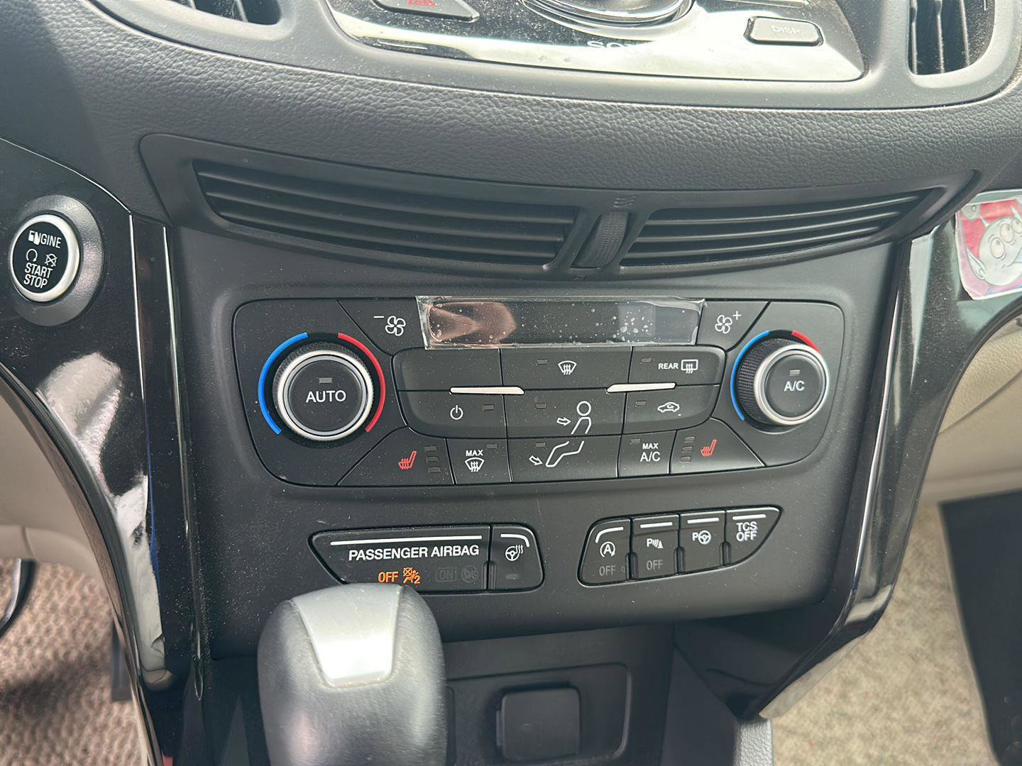 Used 2018 Ford Escape Titanium w/ Ford Safe & Smart Package image 18