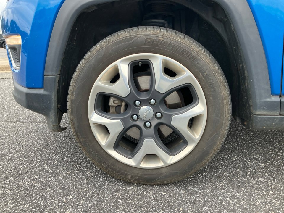 Used 2018 Jeep Compass Limited w/ Navigation Group AWD/4WD image 29
