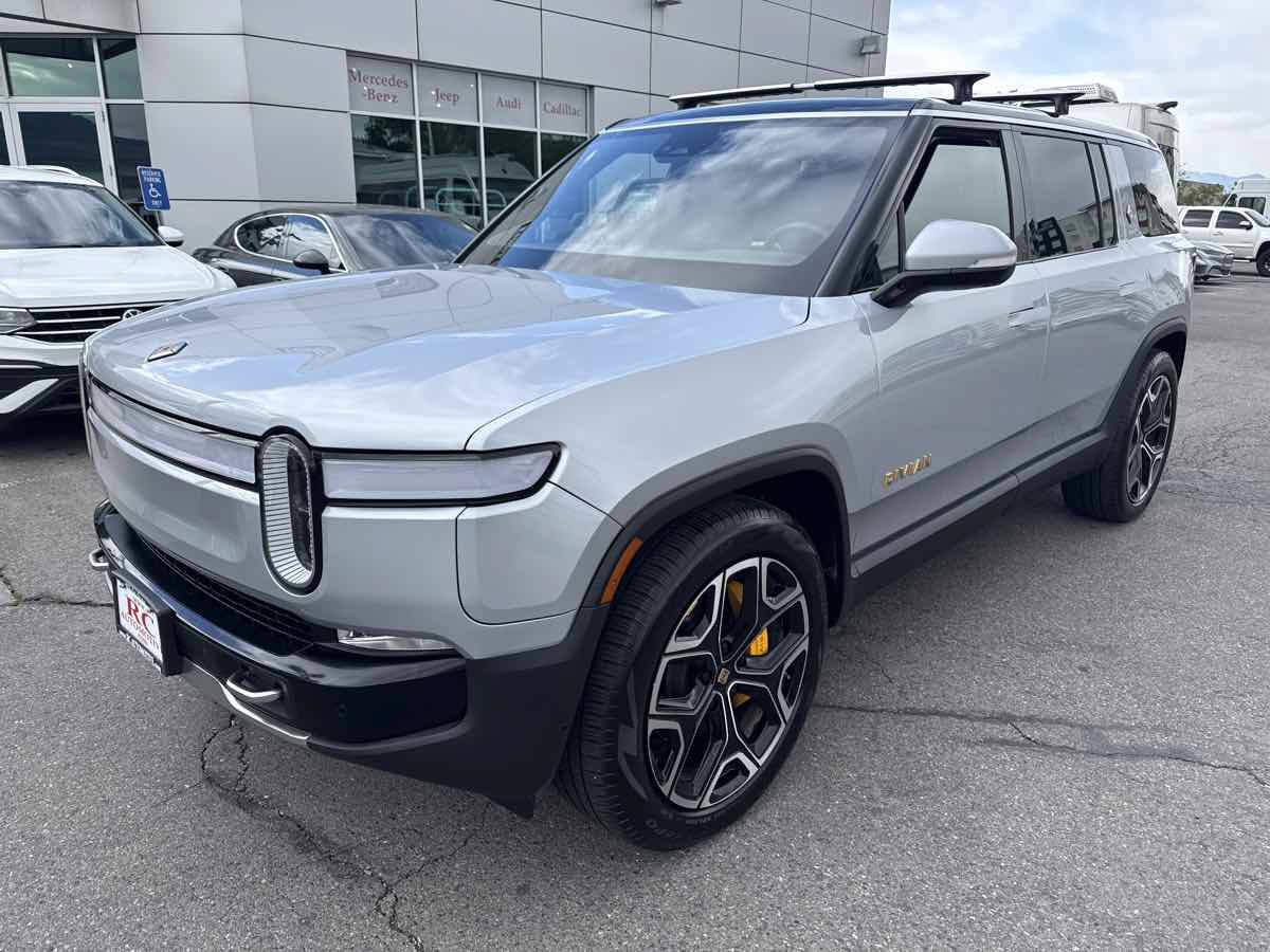 Used 2022 Rivian R1S Launch Edition Quad AWD/4WD image 2