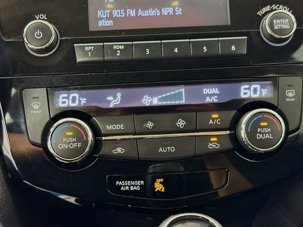 Used 2017 Nissan Rogue SV FWD image 19