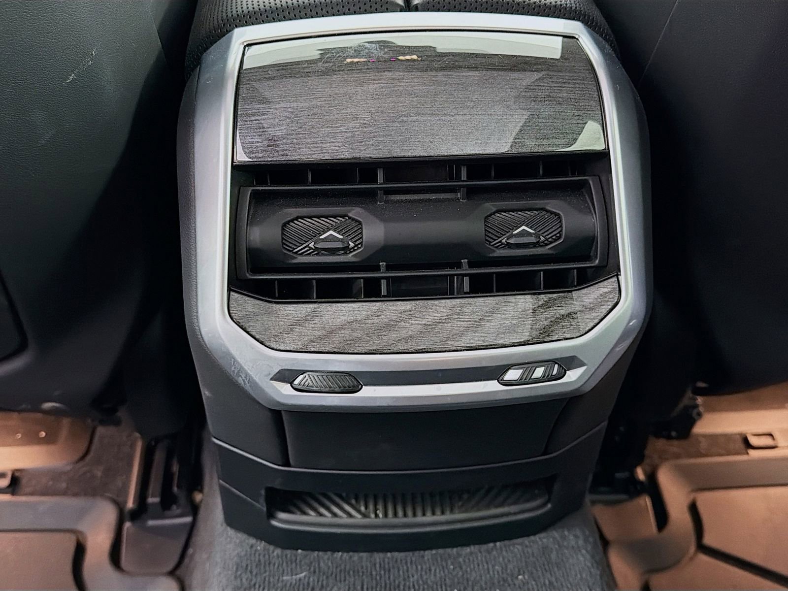 Certified 2024 BMW 740i xDrive w/ Executive Package AWD/4WD image 28