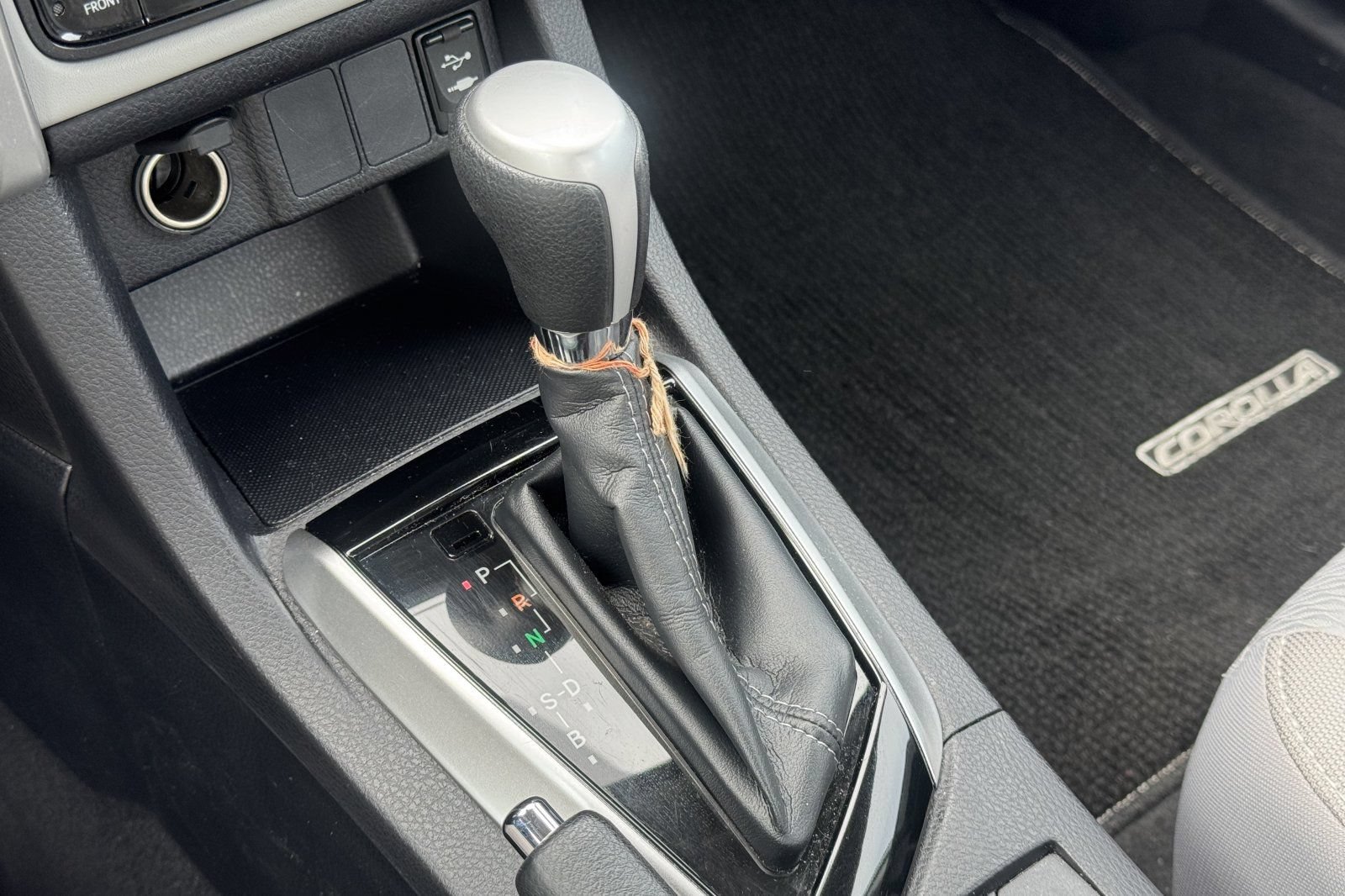 Used 2019 Toyota Corolla LE w/ Carpet Mat Package (TMS) FWD image 29