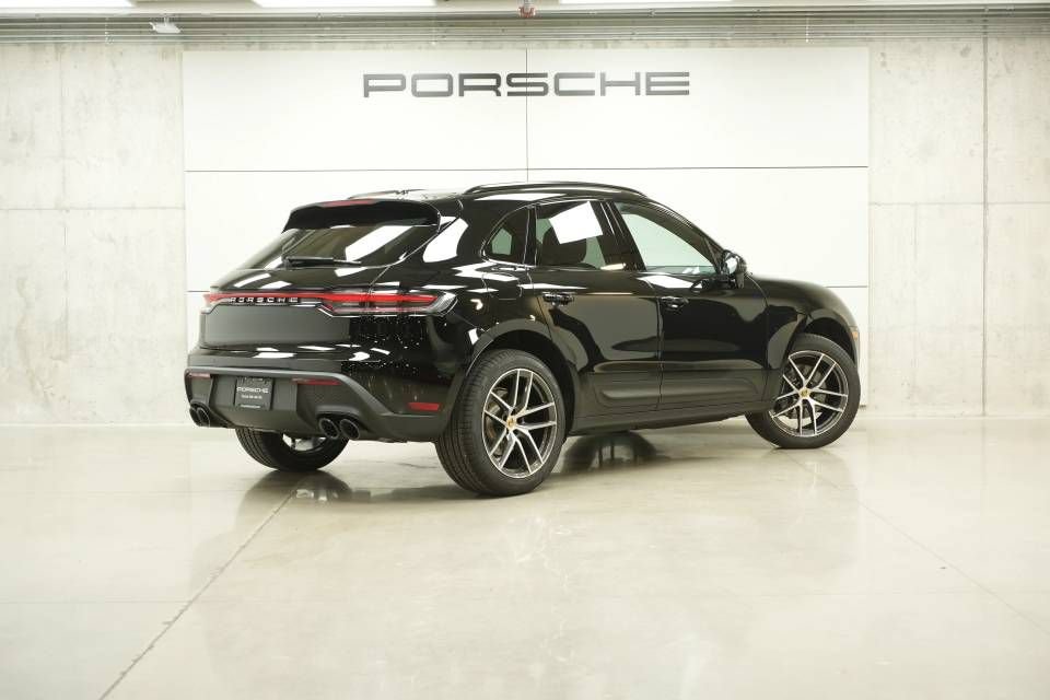 Certified 2026 Porsche Macan AWD/4WD image 7