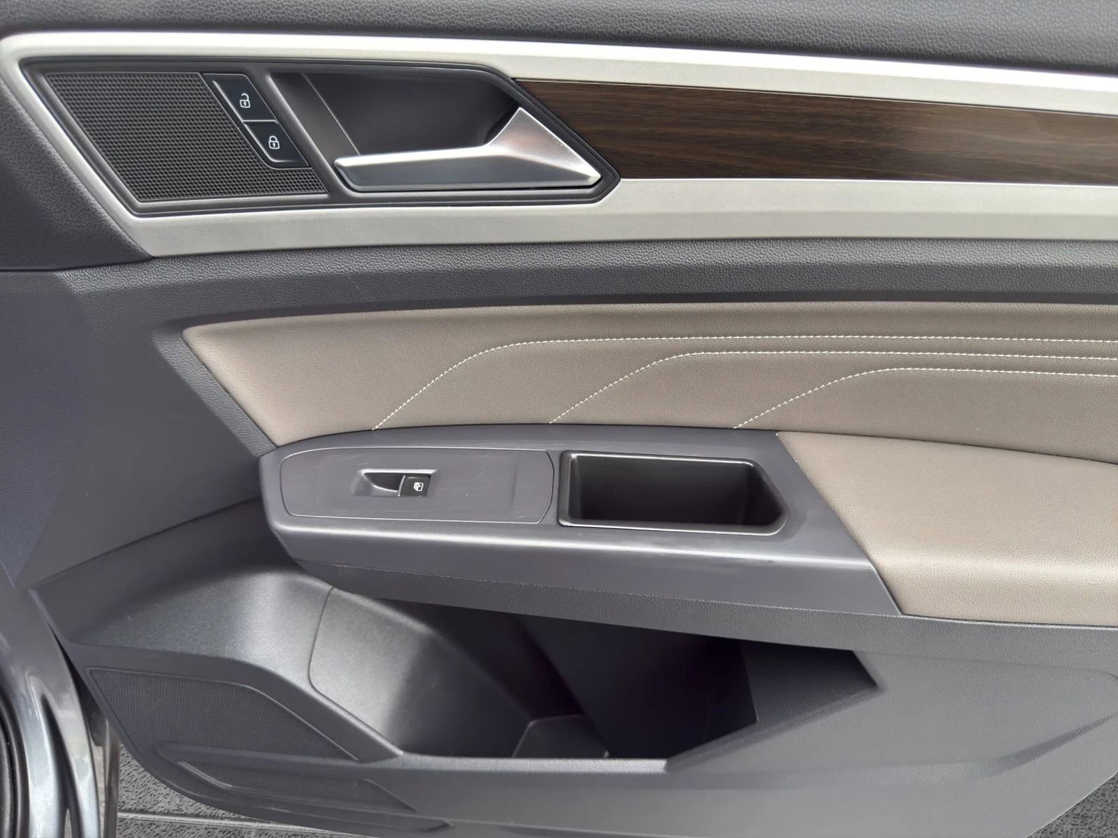 Used 2021 Volkswagen Atlas SE image 31