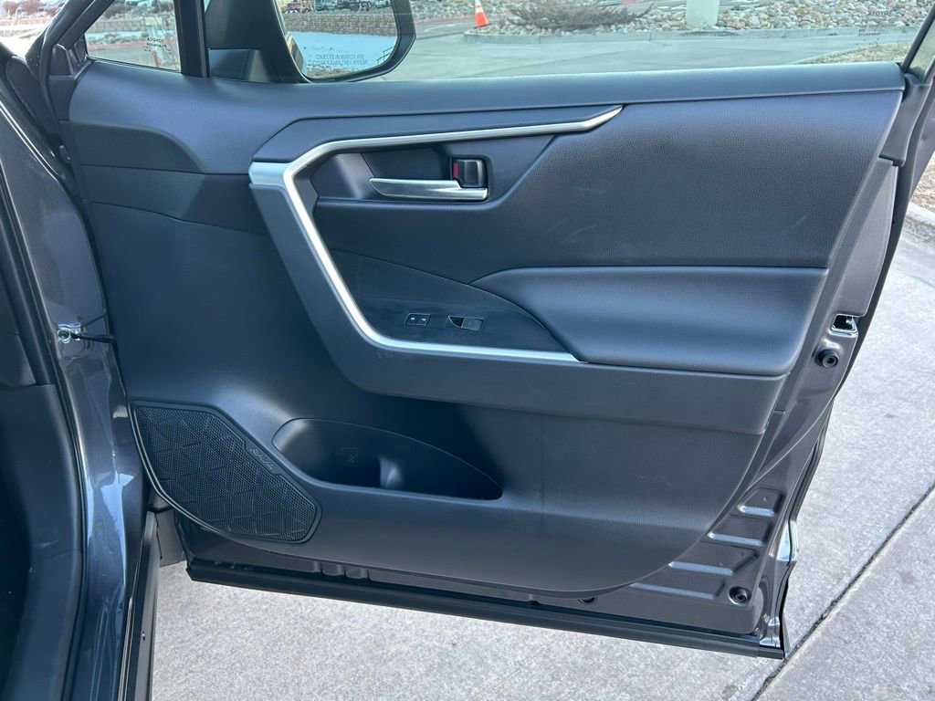 Used 2025 Toyota RAV4 XLE image 27