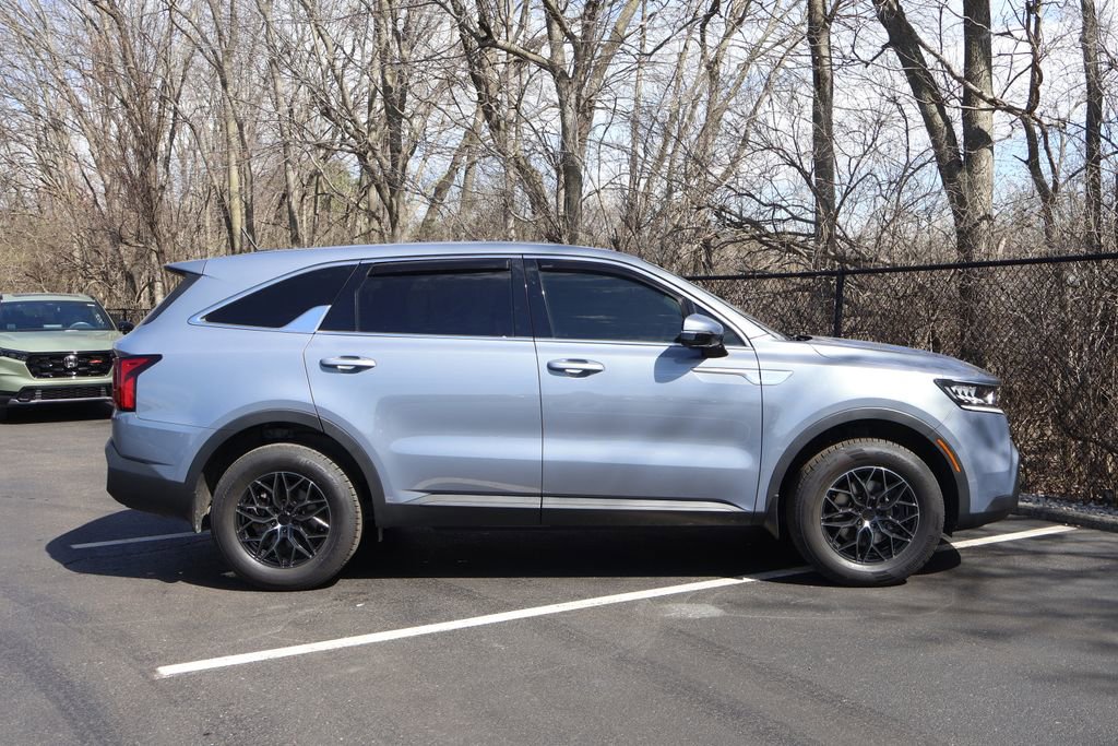 Used 2022 Kia Sorento LX image 9