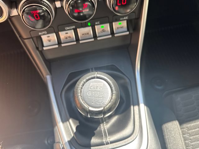 Used 2023 Toyota GR86 w/ ALL Weather Mat Package (TMS) RWD image 17