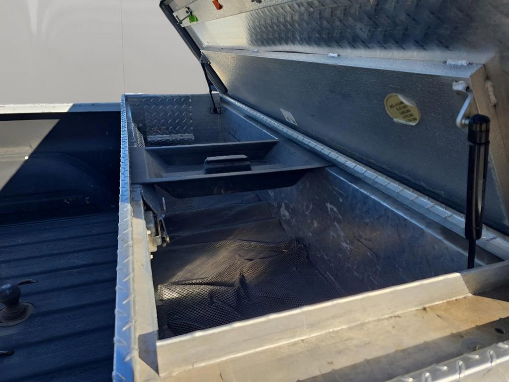 Used 2004 GMC Sierra 2500 SLT w/ Heavy-Duty Power Package image 31