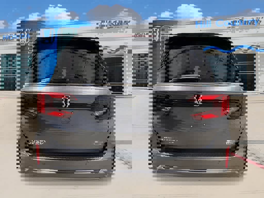 New 2026 Honda Odyssey Touring image 4