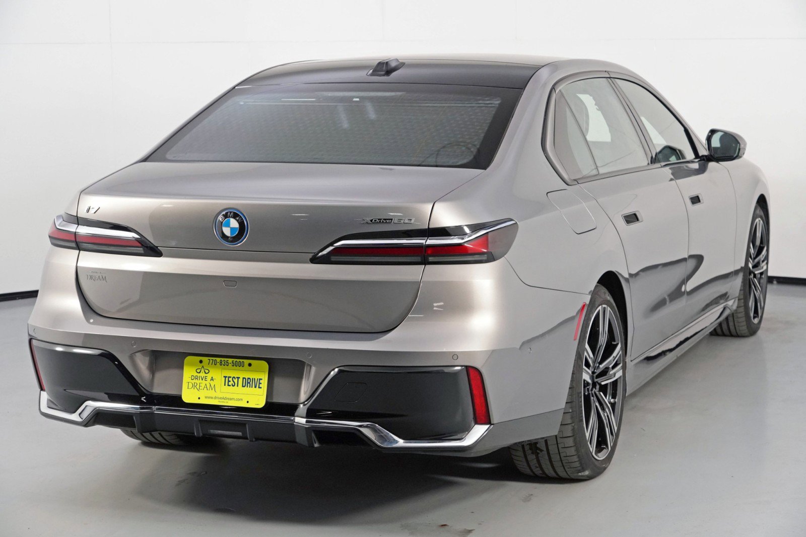 Used 2023 BMW i7 xDrive60 image 64