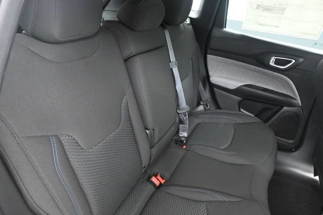 Used 2025 Jeep Compass Sport w/ Mopar Graphics Package AWD/4WD image 10