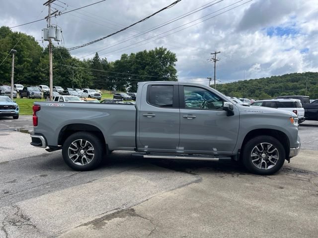 Used 2024 Chevrolet Silverado 1500 LT AWD/4WD image 4
