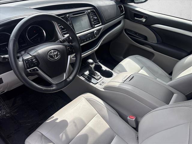 Used 2016 Toyota Highlander XLE AWD/4WD image 13