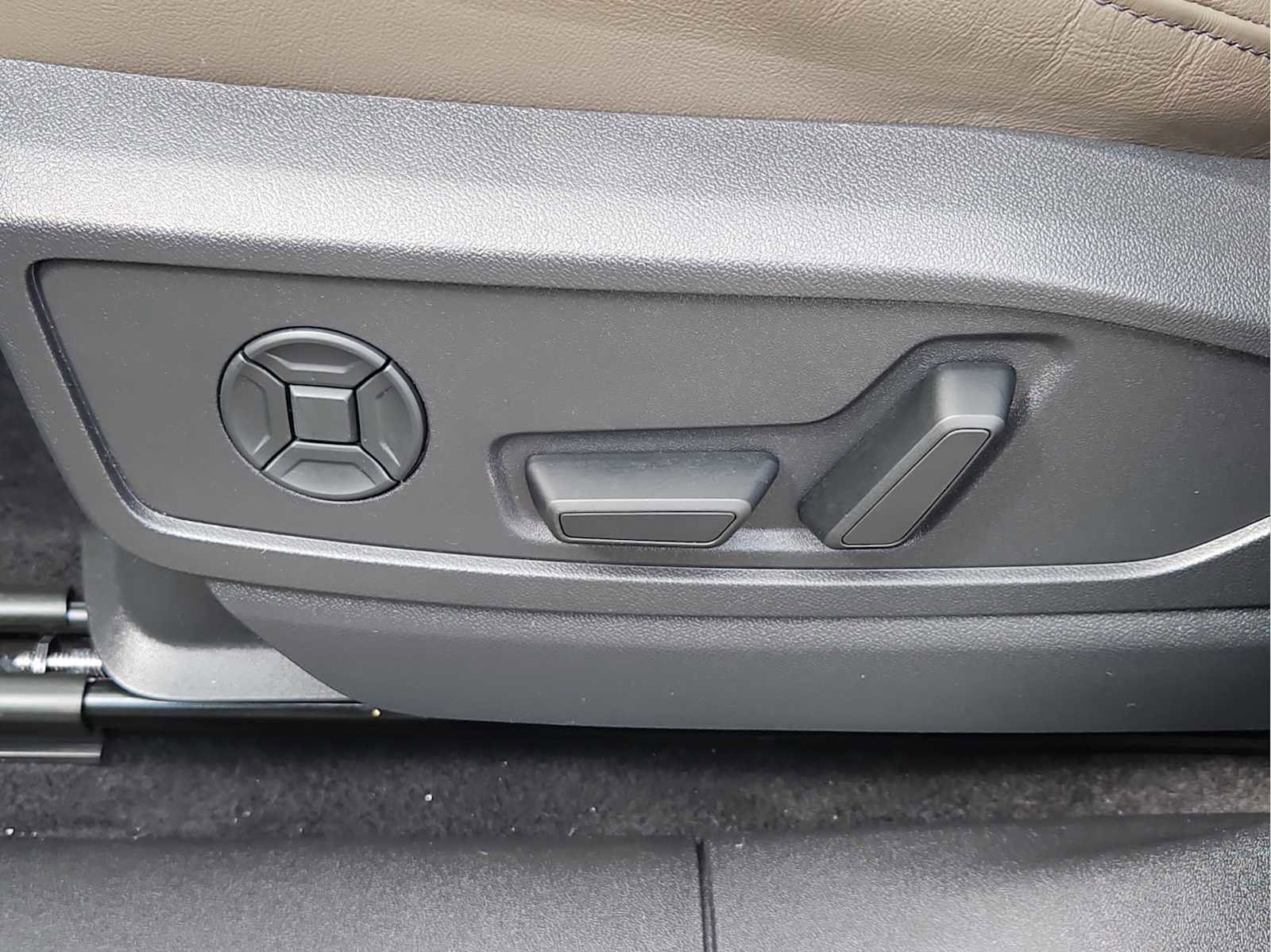 Certified 2025 Audi Q5 Premium w/ Convenience Package image 14