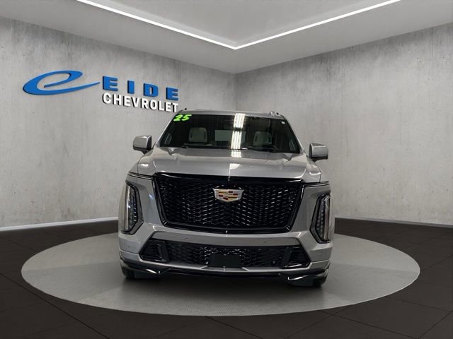 Used 2025 Cadillac Escalade ESV V image 8