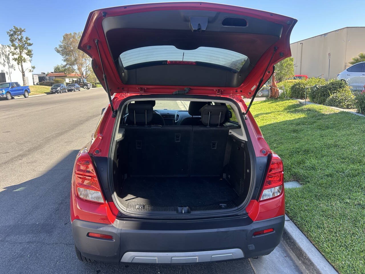 Used 2016 Chevrolet Trax LT FWD image 2