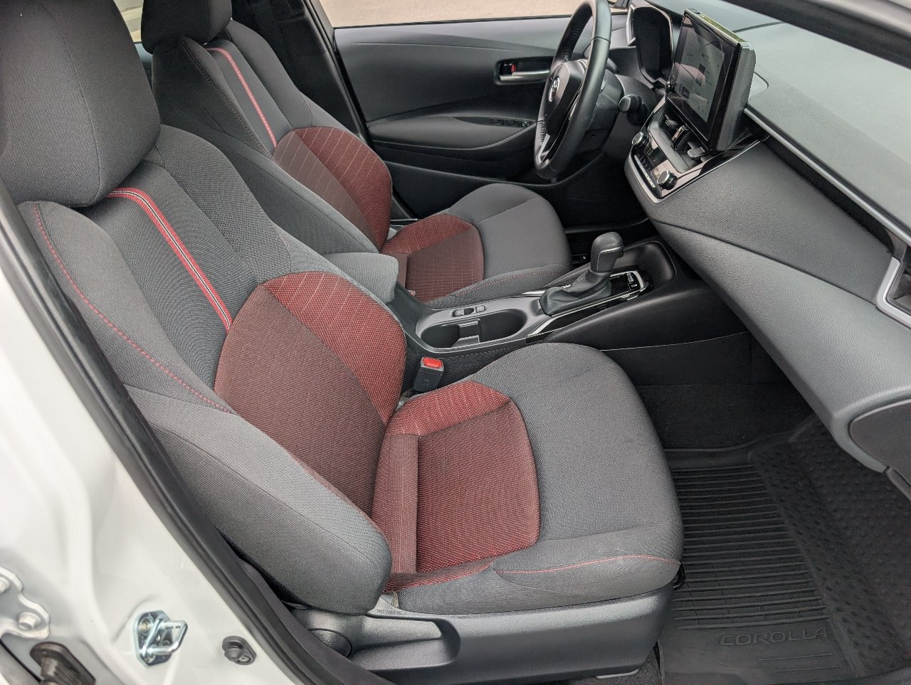 Used 2026 Toyota Corolla SE FWD image 8