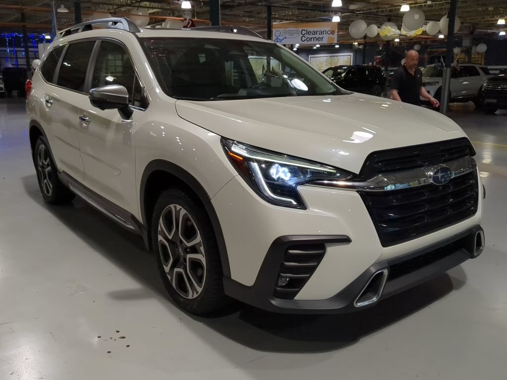 Used 2023 Subaru Ascent Touring AWD/4WD image 5