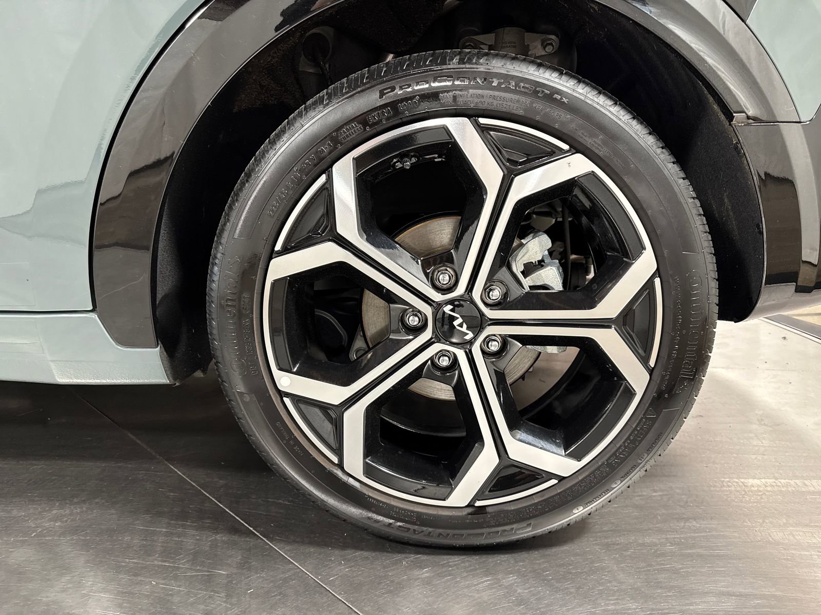 Used 2025 Kia Niro SX Touring FWD image 12
