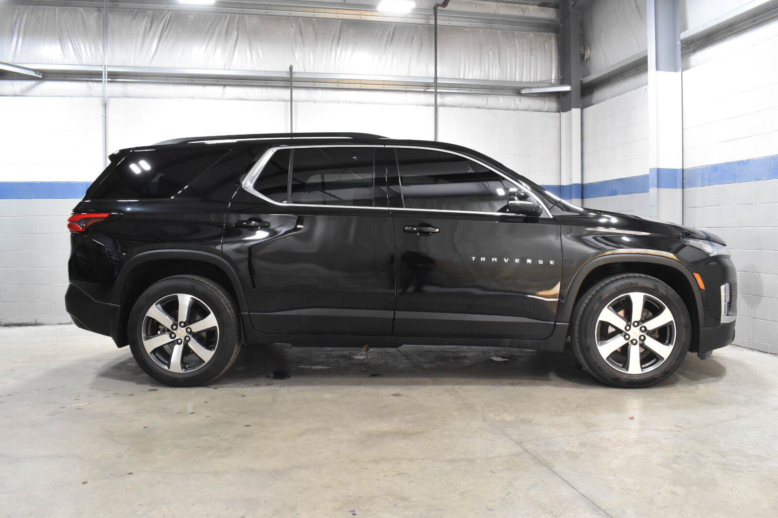 Used 2023 Chevrolet Traverse LT w/ LT Premium Package AWD/4WD image 30