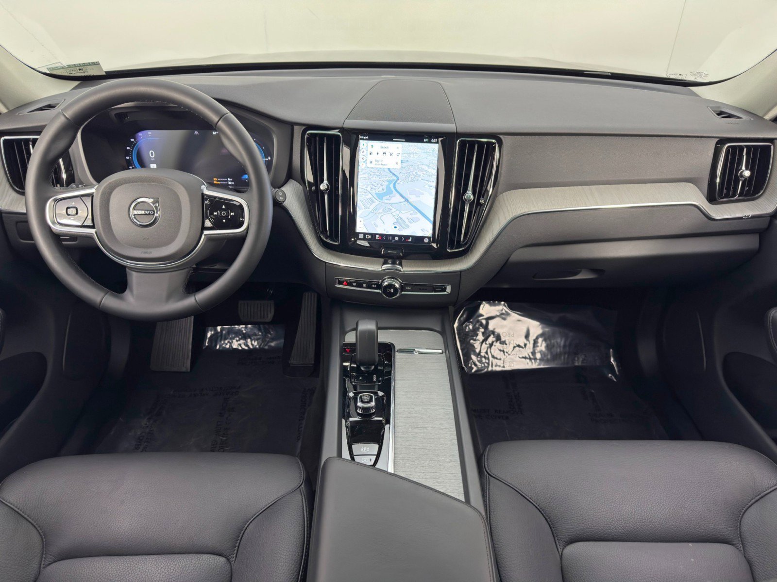 Used 2025 Volvo XC60 T8 Plus w/ Climate Package PRO AWD/4WD image 13