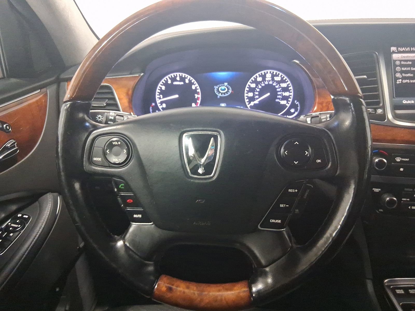 Used 2014 Hyundai Equus Signature RWD image 21