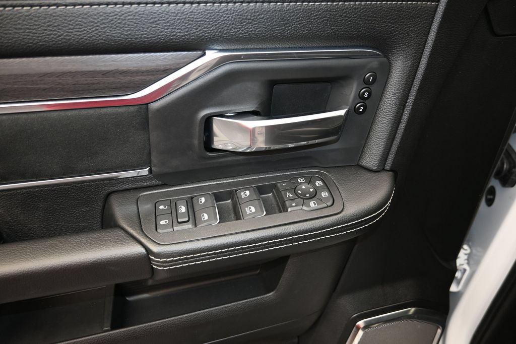 New 2026 RAM 2500 Laramie AWD/4WD image 11