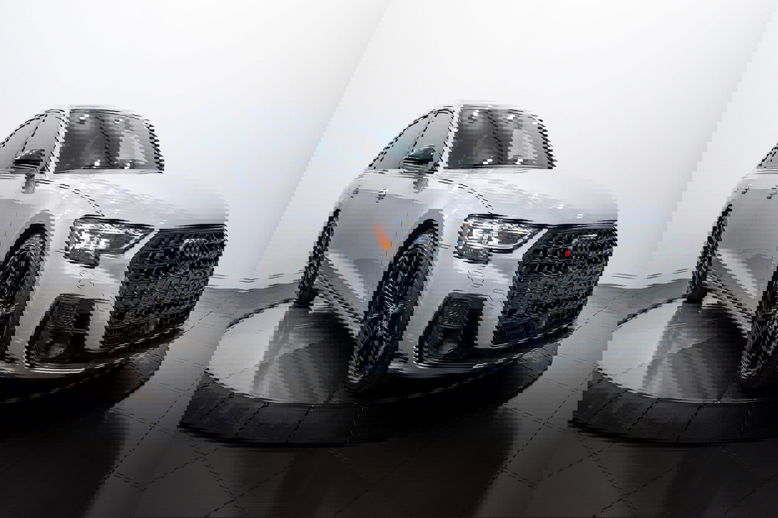 Used 2022 Audi S8 w/ S8 Comfort Plus Package image 2