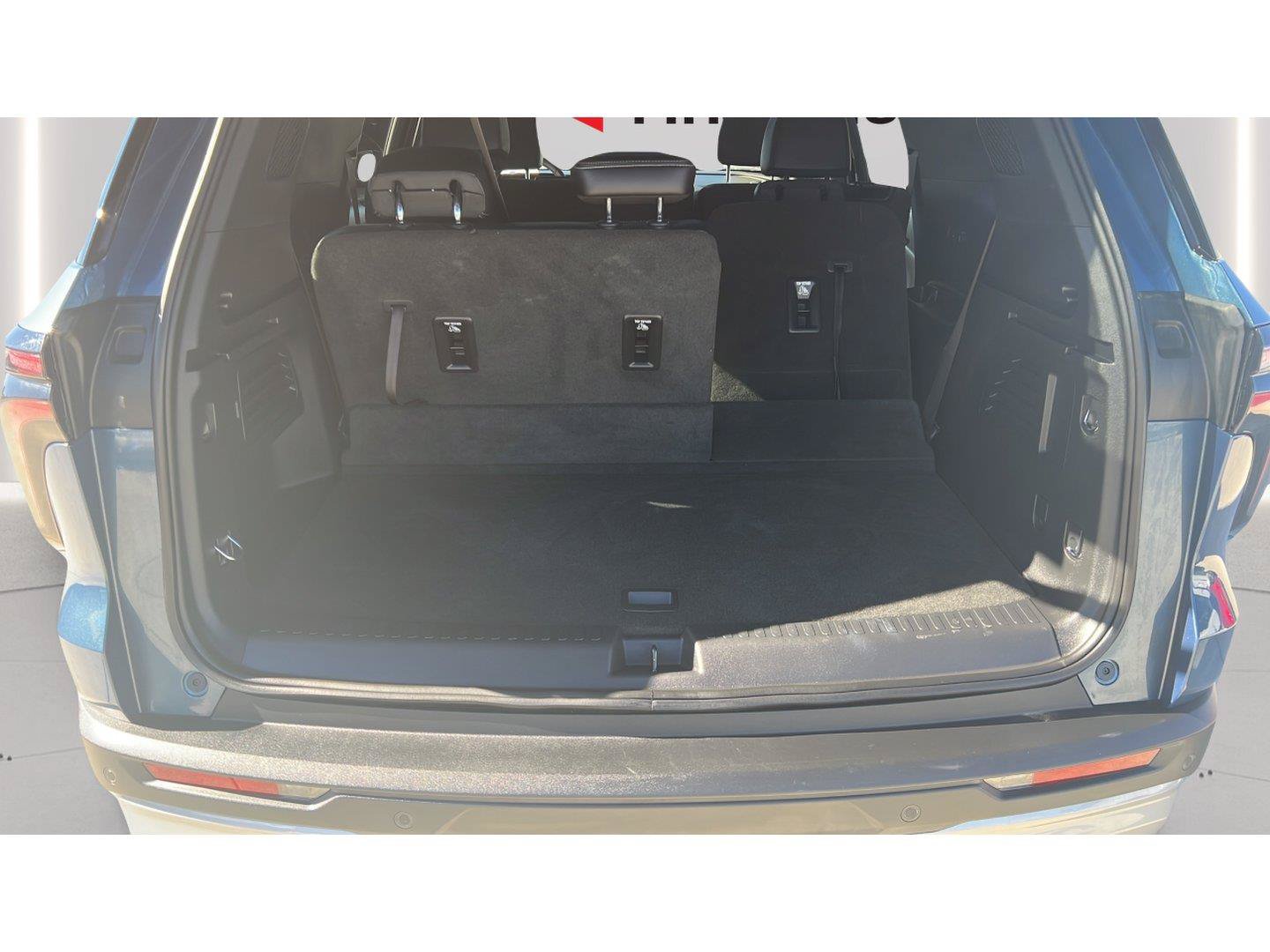 Used 2026 Chevrolet Traverse LT w/ Sun and Wheel Package FWD image 18