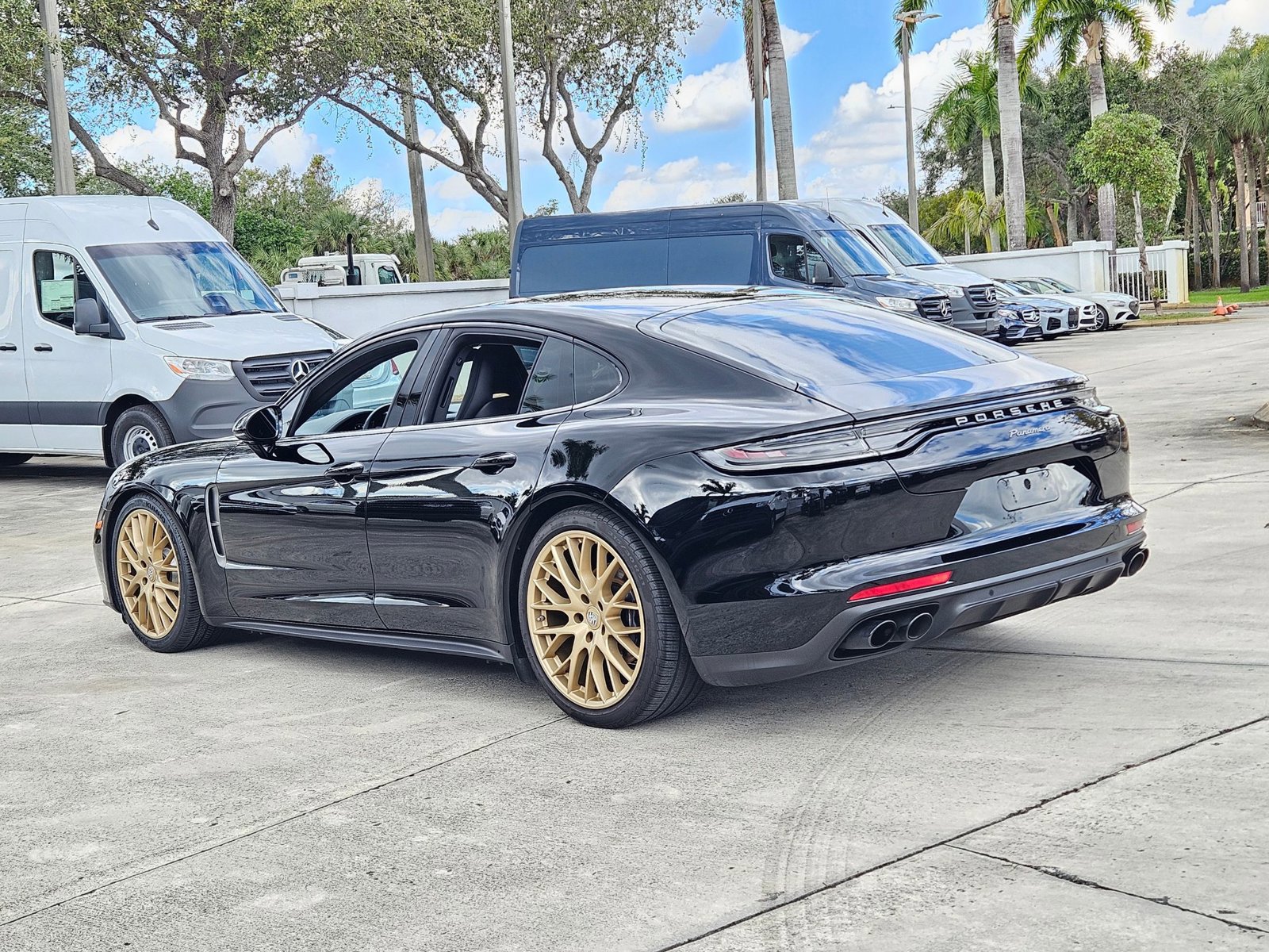 Used 2023 Porsche Panamera Platinum Edition image 3