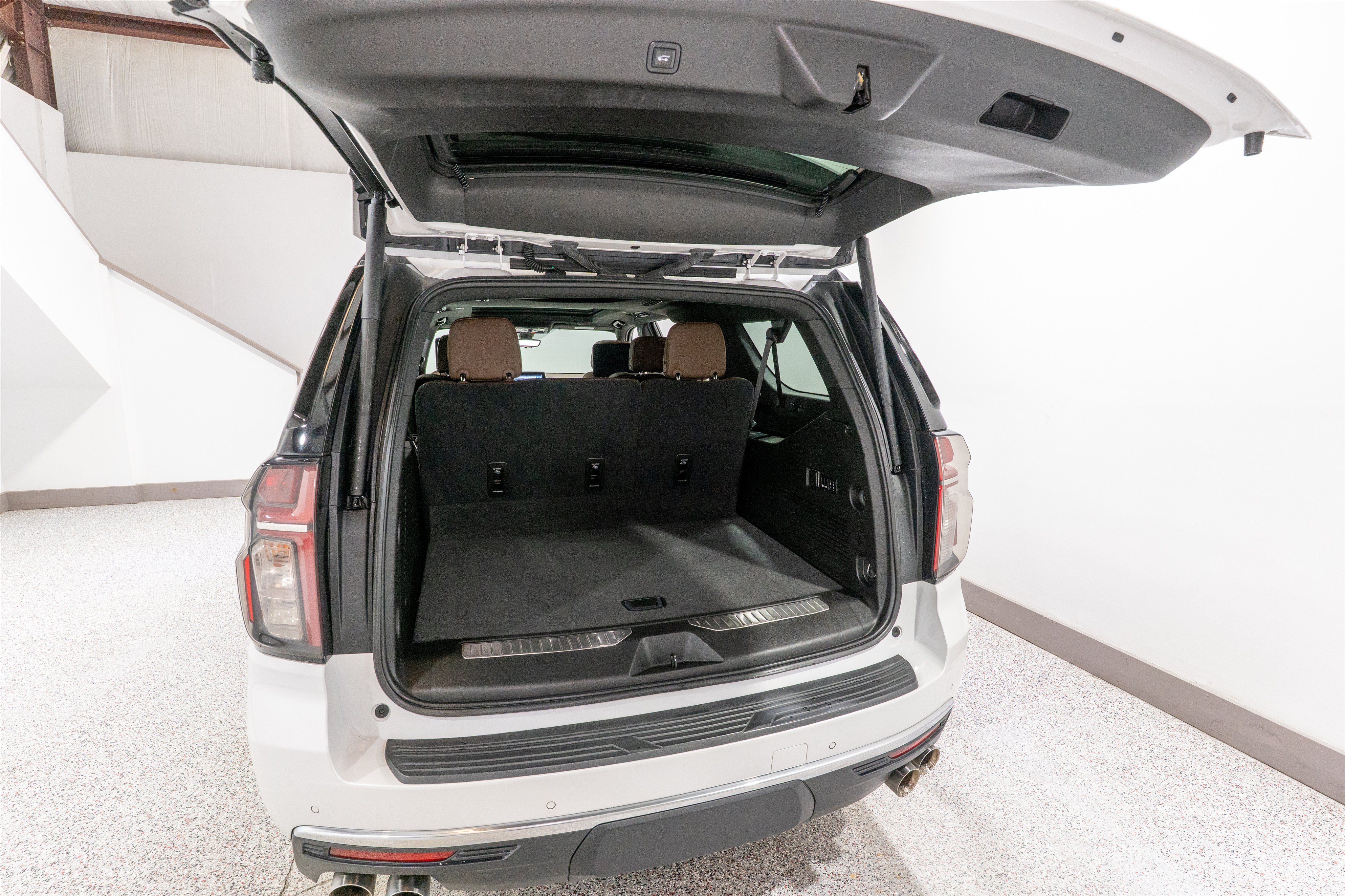 Used 2021 Chevrolet Suburban High Country w/ Premium Package AWD/4WD image 39
