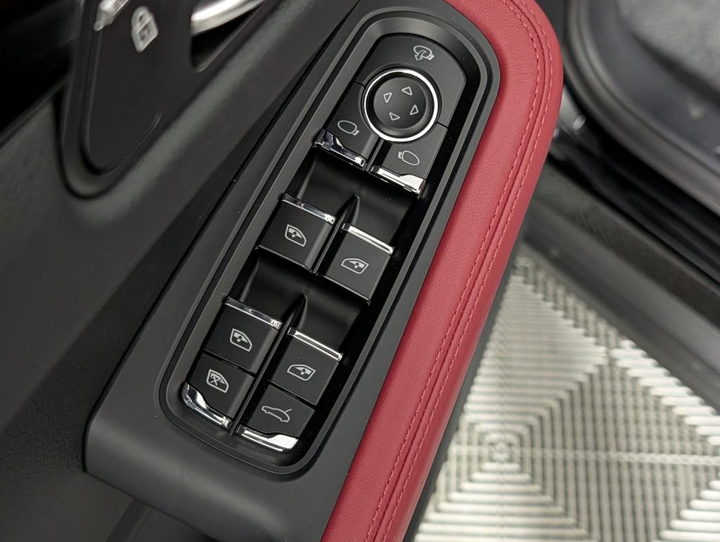 New 2026 Porsche Macan image 27